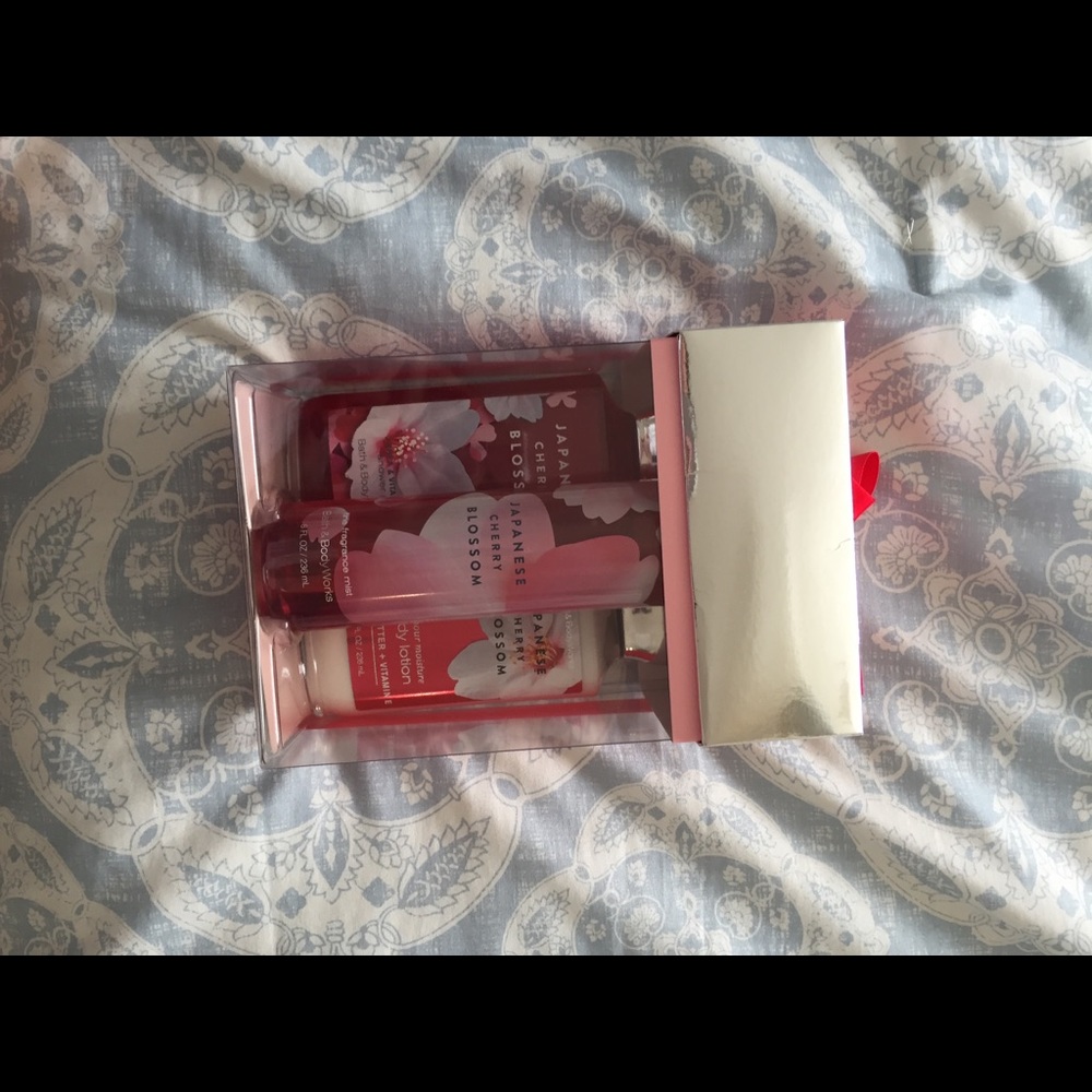 bath and body works Japanese Cherry Blossom set!!!